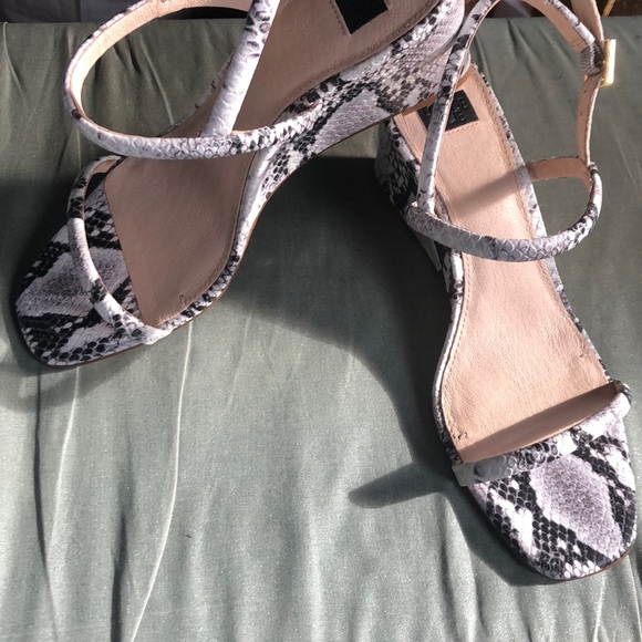 New LOUISE ET CIE Quinley Wedge Sandal - Picture 6 of 8